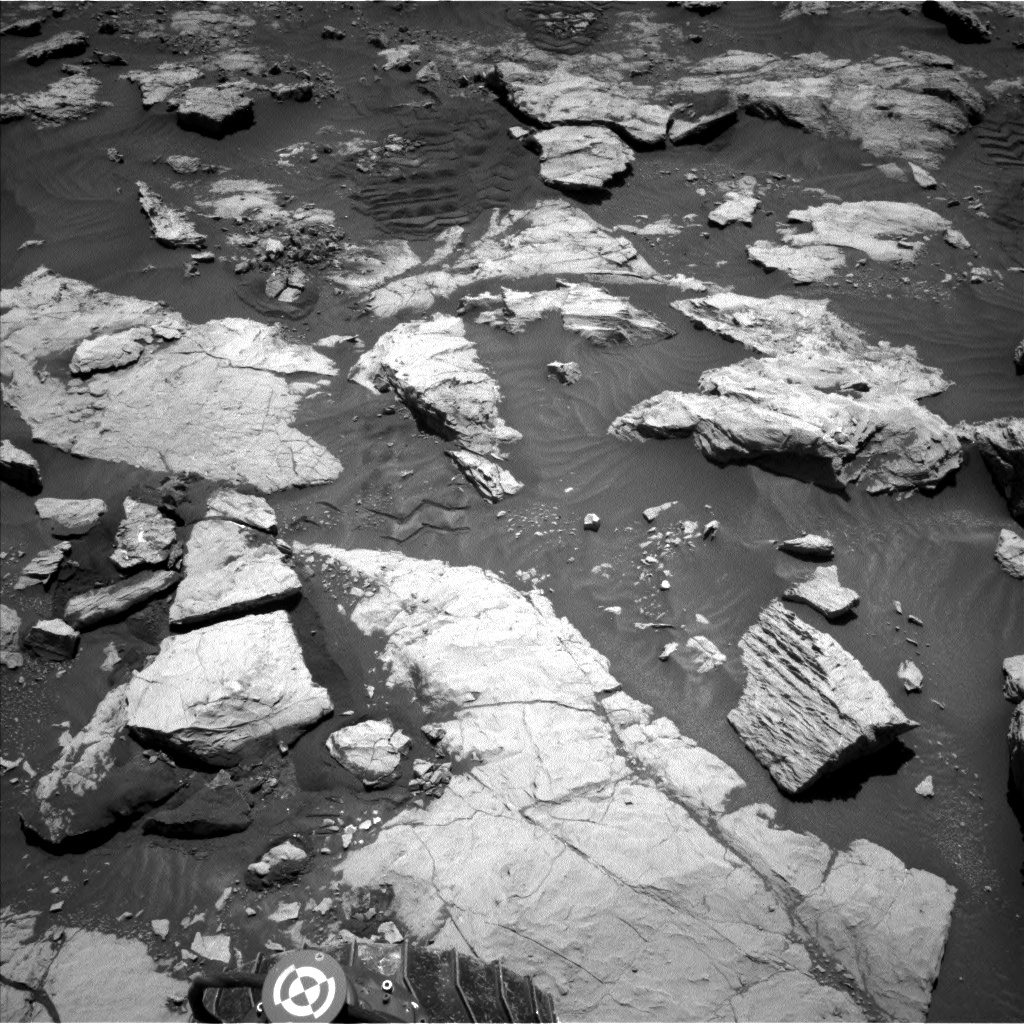 Nasa's Mars rover Curiosity acquired this image using its Left Navigation Camera on Sol 2573, at drive 1070, site number 77