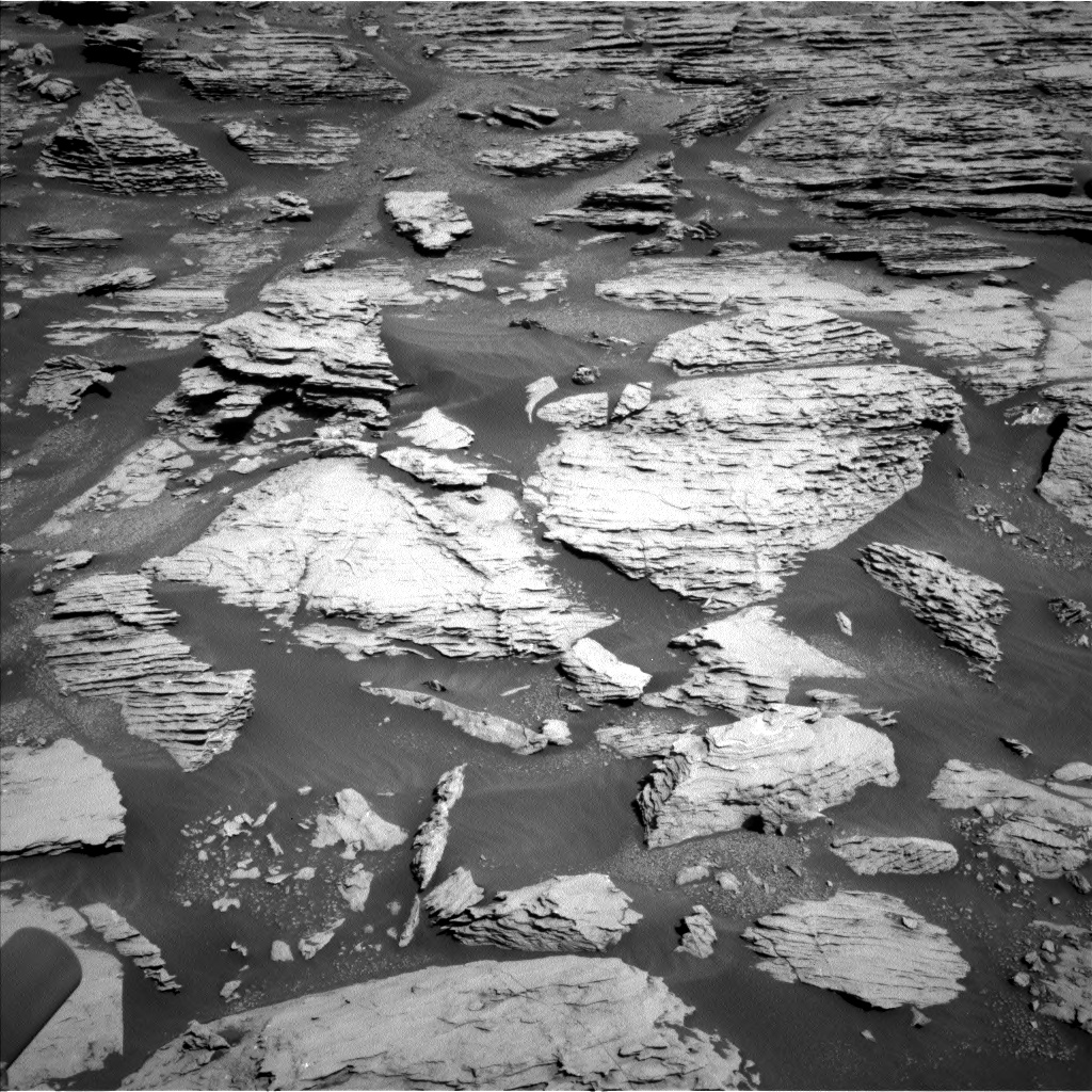 Nasa's Mars rover Curiosity acquired this image using its Left Navigation Camera on Sol 2577, at drive 1524, site number 77