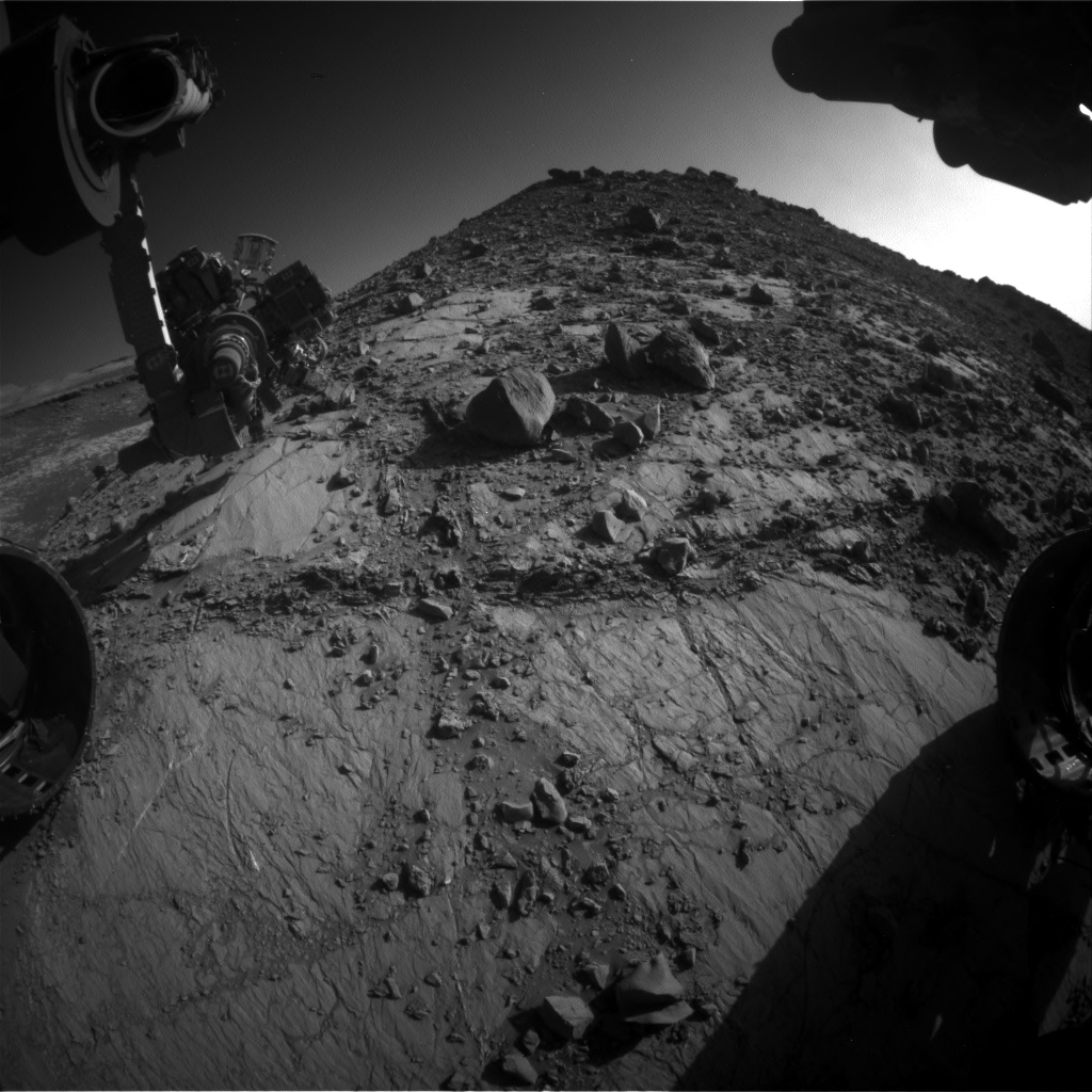 Nasa's Mars rover Curiosity acquired this image using its Front Hazard Avoidance Camera (Front Hazcam) on Sol 2640, at drive 1160, site number 78