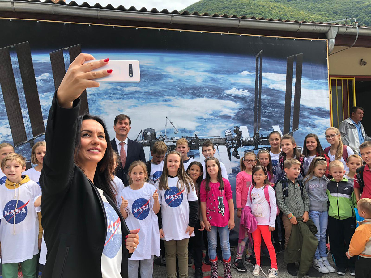 In this picture, Ružičić snaps a selfie of the ambassador with local schooldren. 