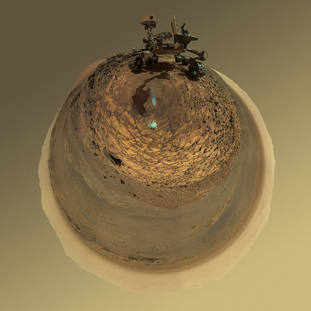 Round-Horizon Version of Curiosity's Low-Angle Selfie at 'Buckskin'